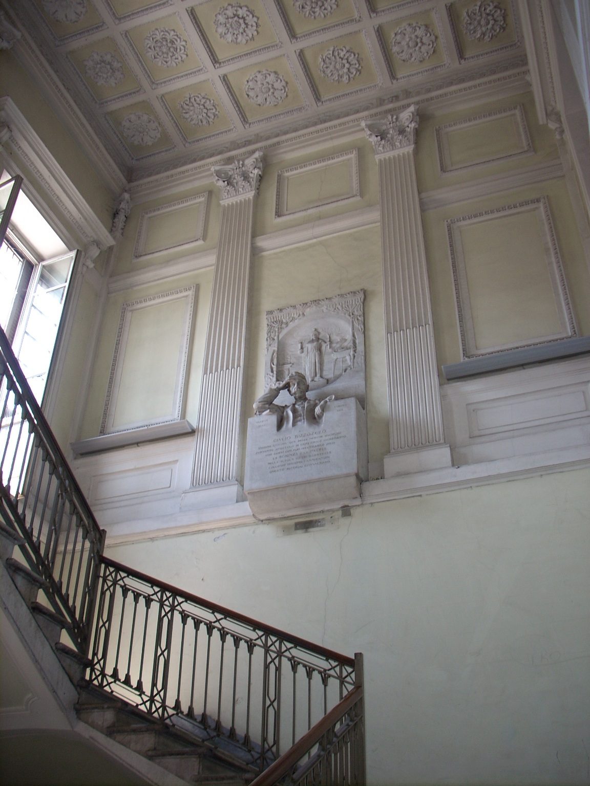 Giulio Bizzozero s monument, Turin, Italy - 01.JPG